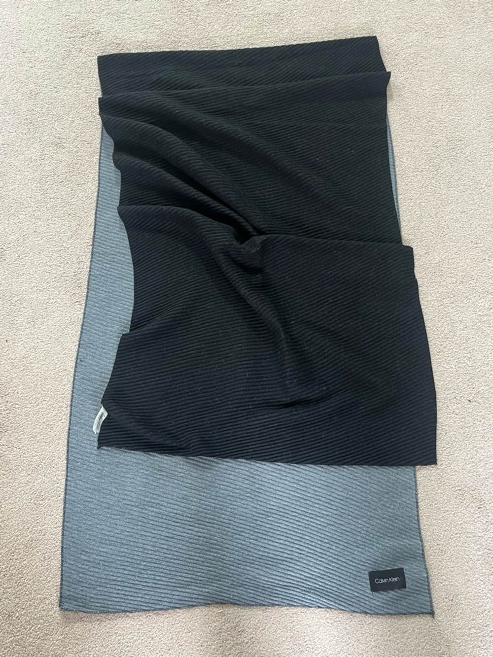 Calvin Klein Reversible Ribbed Scarf in Black and Gray